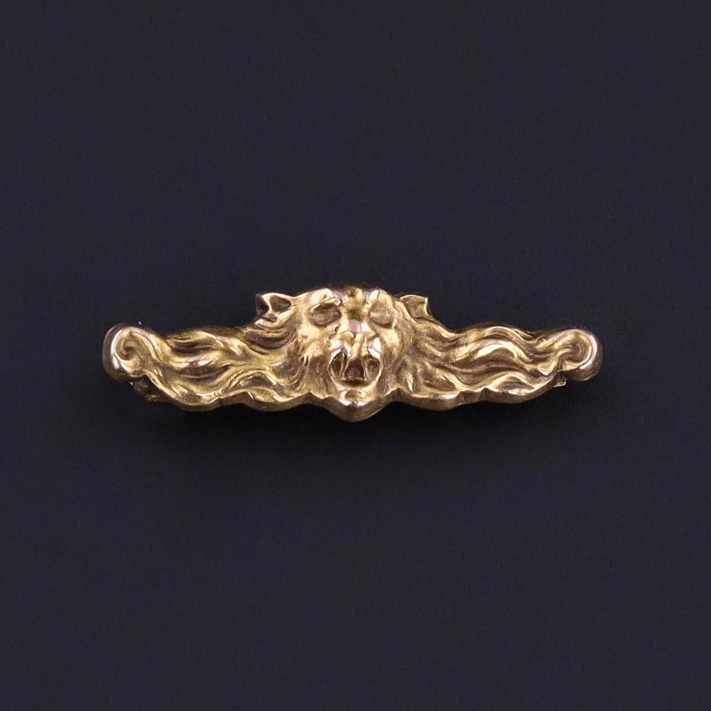 Antique Lion Lace Pin of 10k Gold