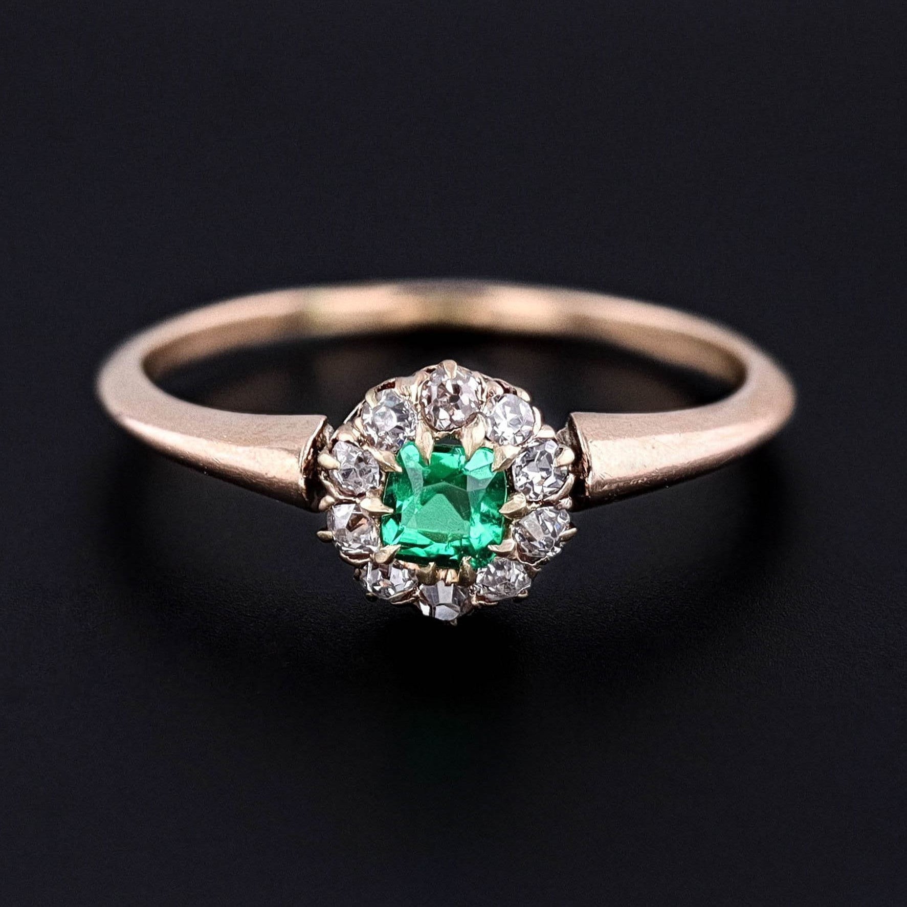 Antique Emerald Ring of 14k Gold
