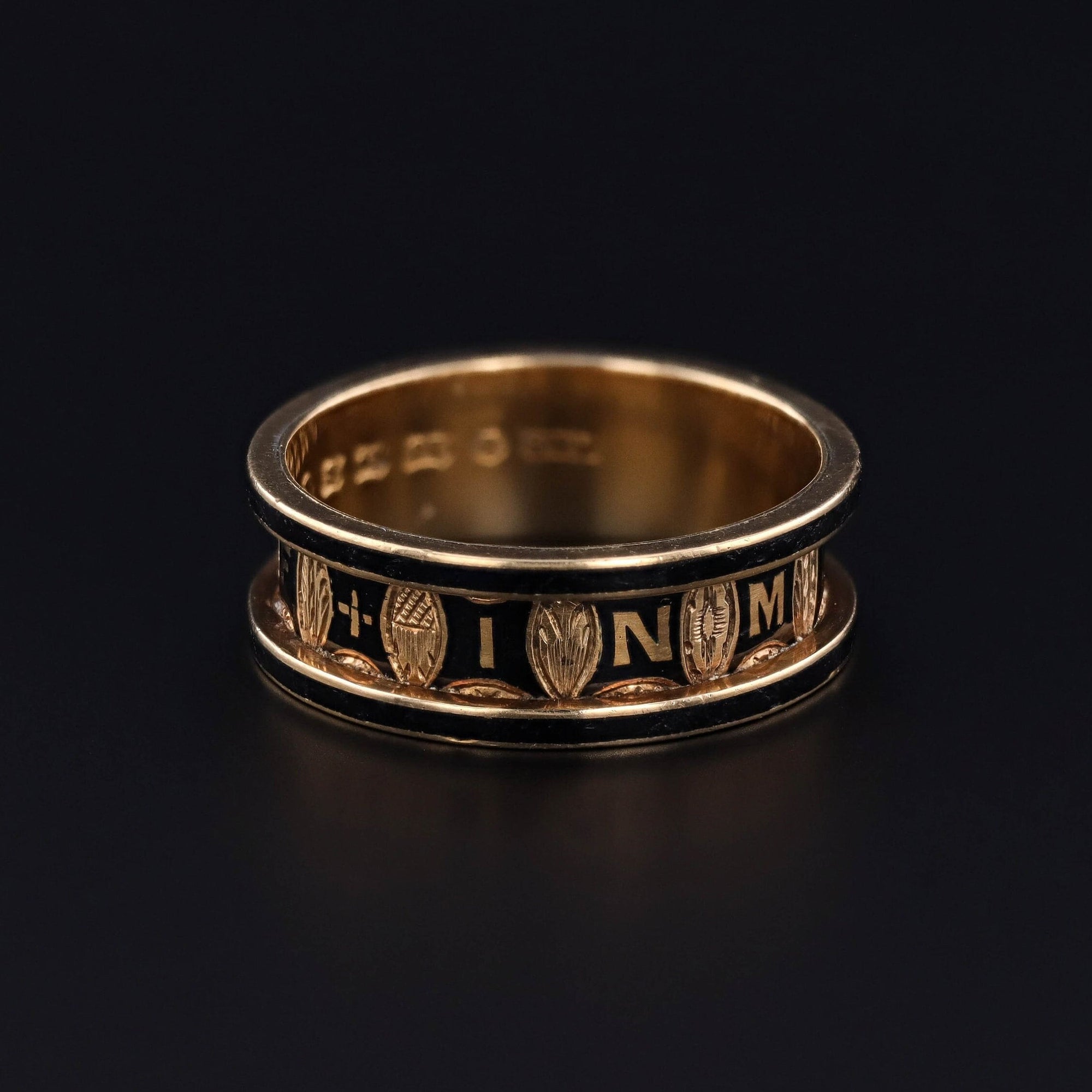 Victorian Mourning Ring of 18k Gold