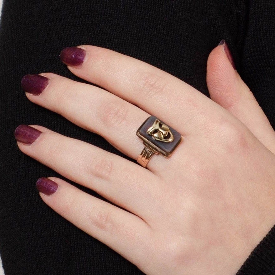 Theatre Mask Ring | 14k Gold &amp; Agate Ring - Trademark Antiques