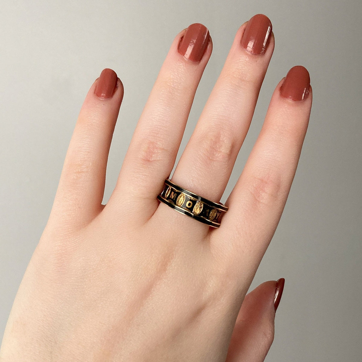 Victorian Mourning Ring of 18k Gold - Trademark Antiques