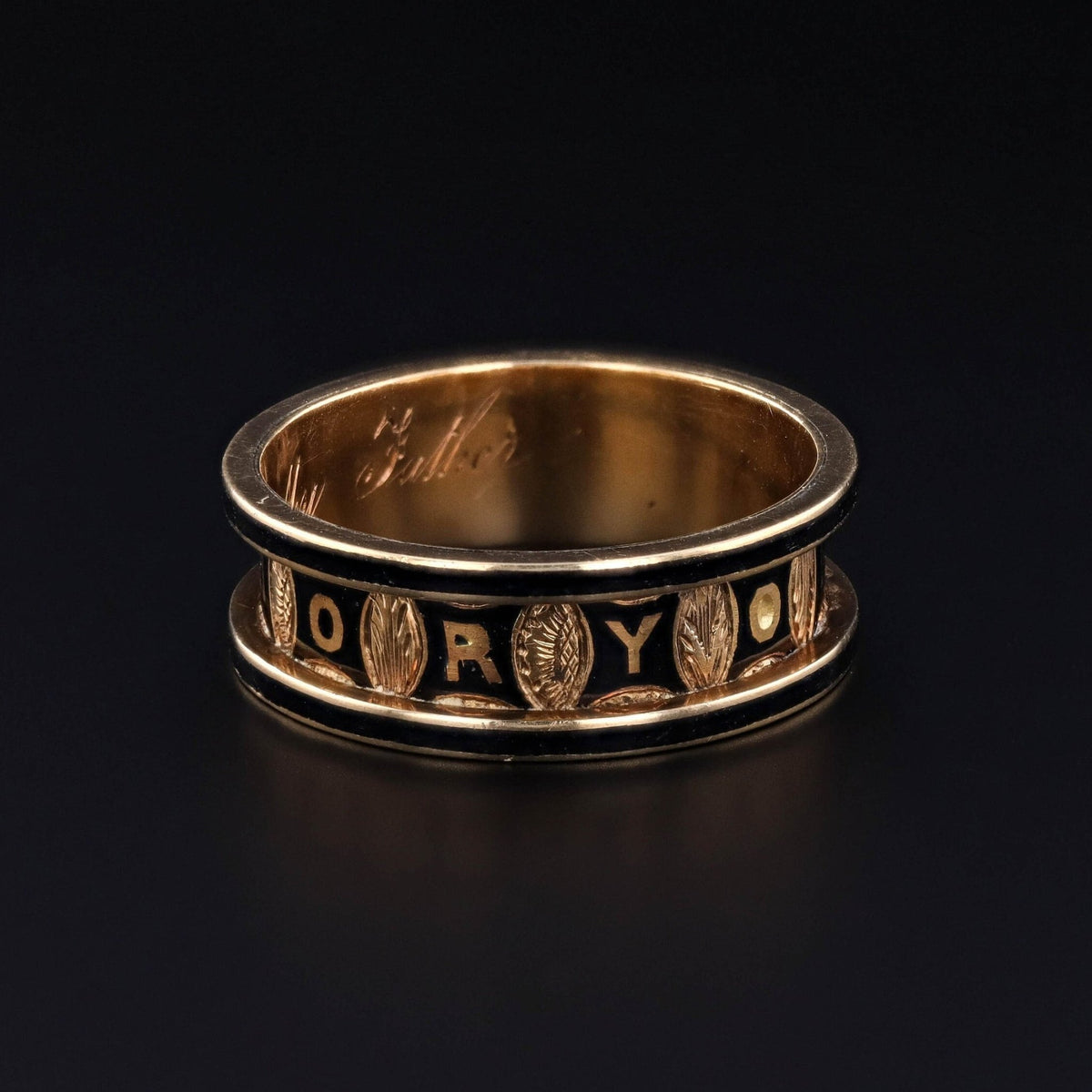 Victorian Mourning Ring of 18k Gold - Trademark Antiques