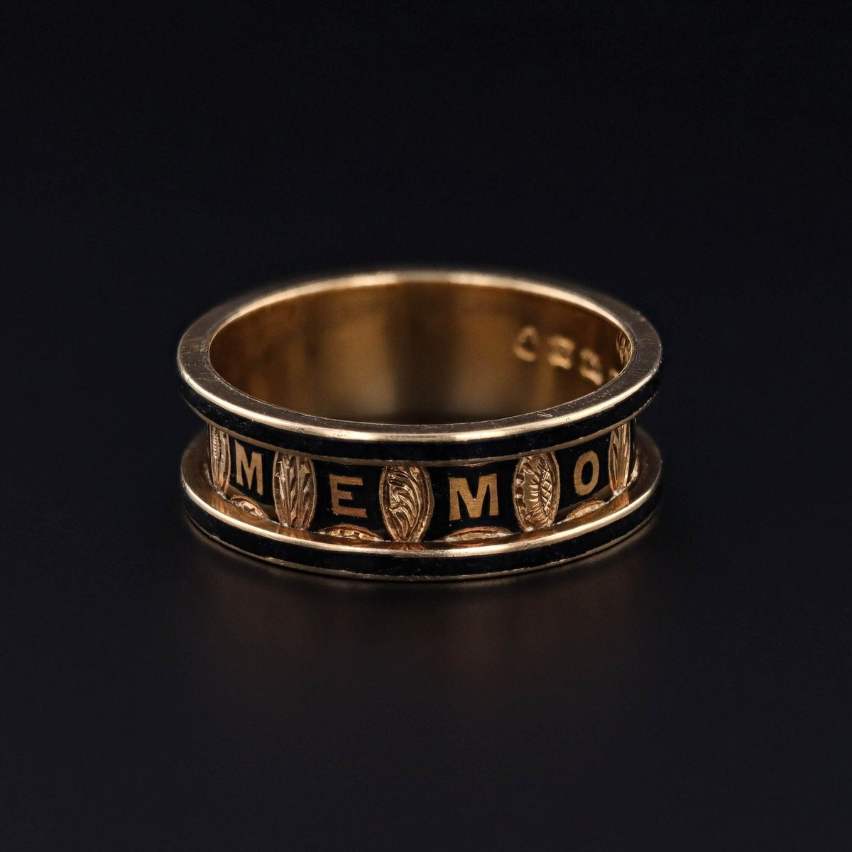 Victorian Mourning Ring of 18k Gold - Trademark Antiques