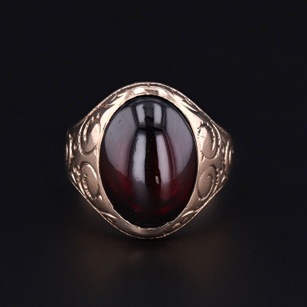 Victorian Oval Garnet Ring of 10k Gold - Trademark Antiques