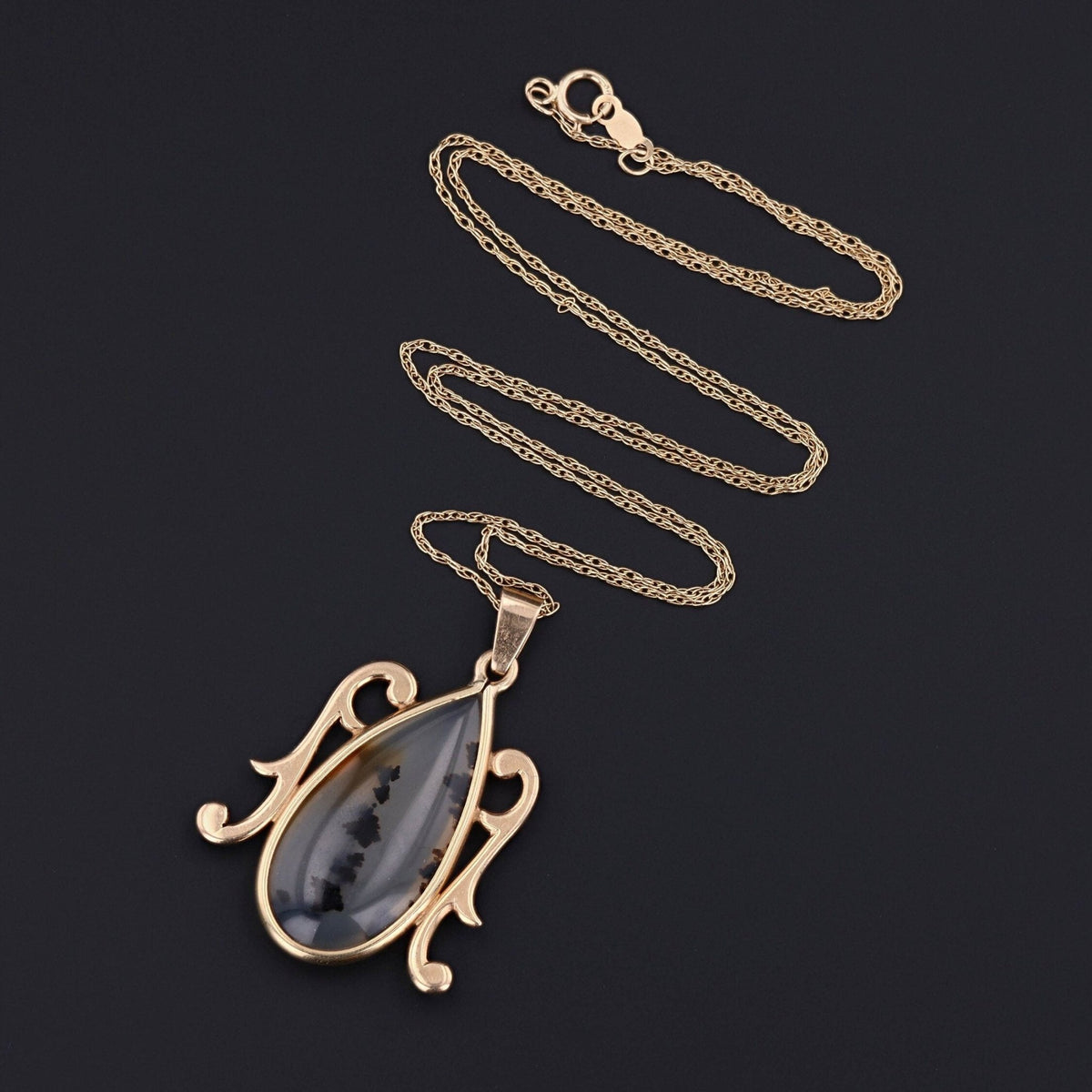 Vintage Agate Pendant of 14k Gold - Trademark Antiques
