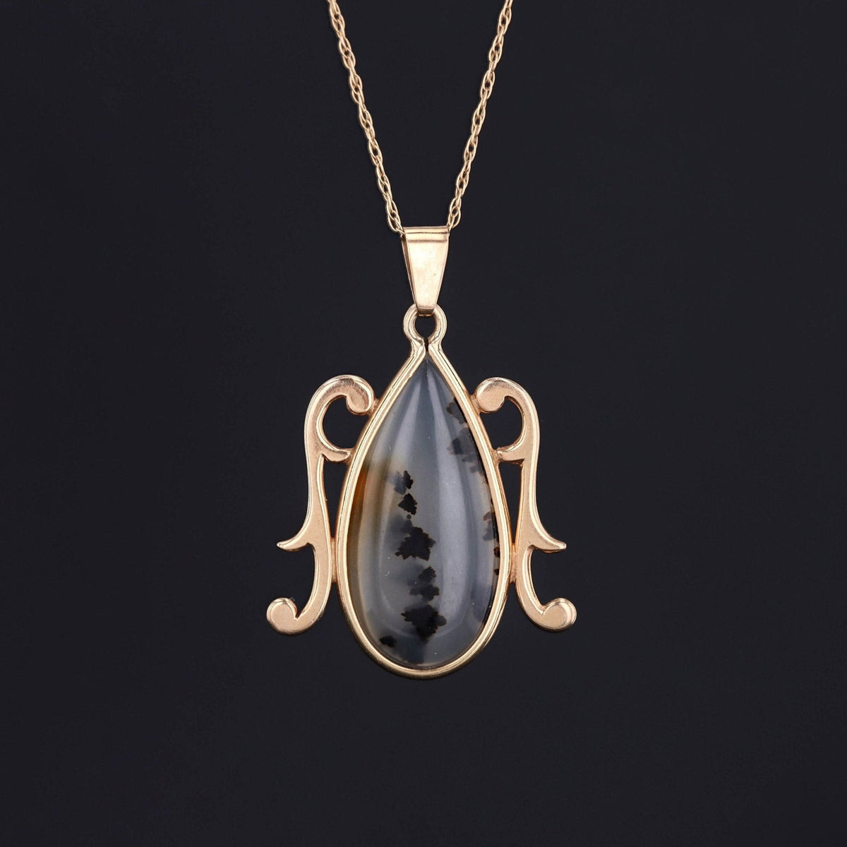 Vintage Agate Pendant of 14k Gold - Trademark Antiques