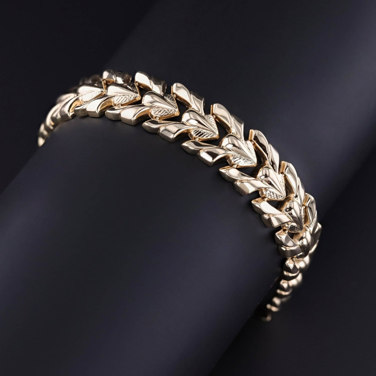 Vintage Bracelet of 14k Gold - Trademark Antiques