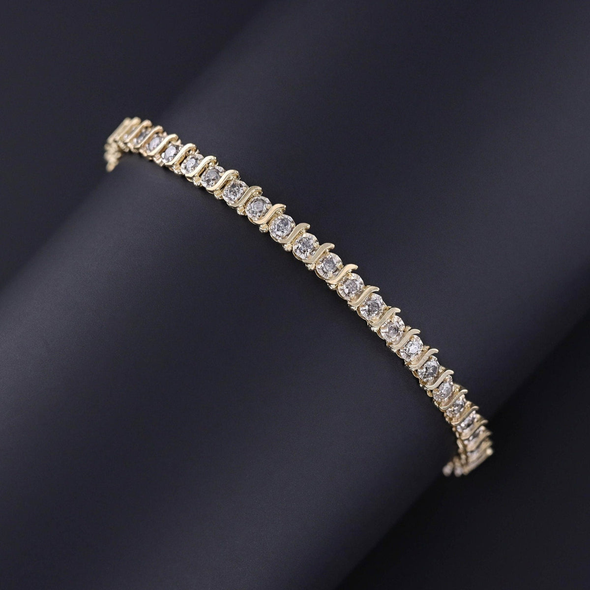 Vintage Diamond Tennis Bracelet of 14k Gold - Trademark Antiques
