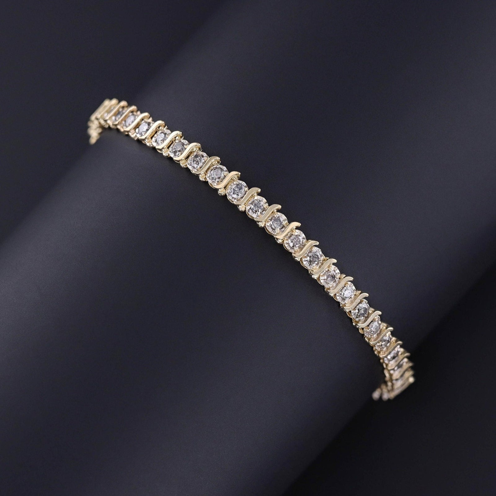 Vintage Diamond Tennis Bracelet of 14k Gold - Trademark Antiques