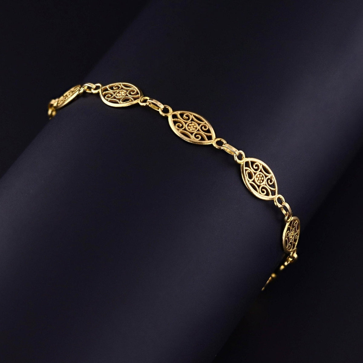 Vintage Filigree Bracelet of 14k Gold - Trademark Antiques