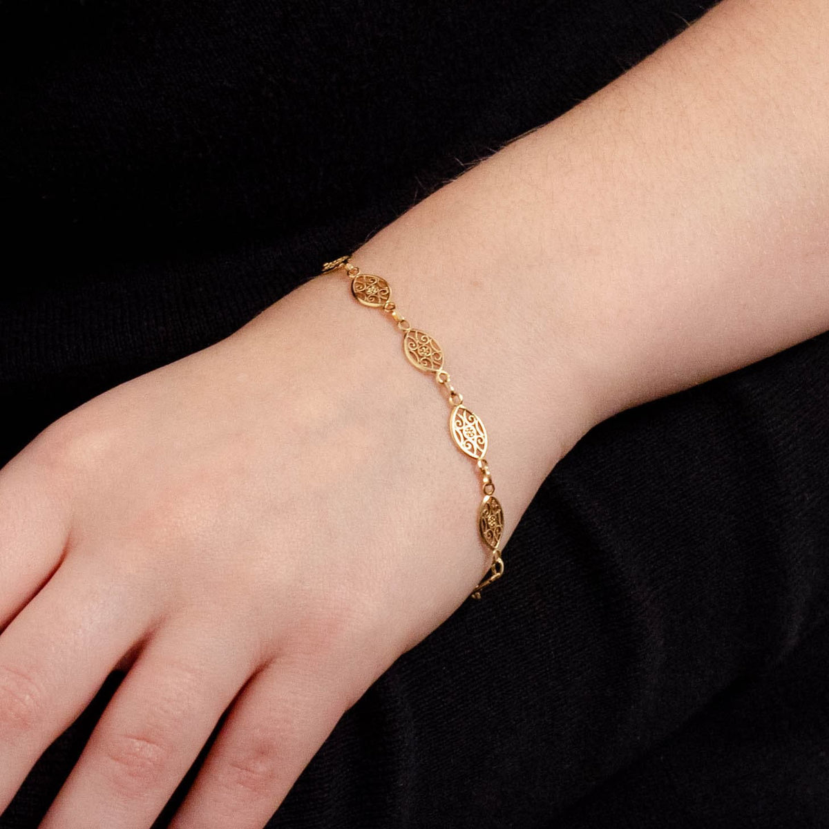 Vintage Filigree Bracelet of 14k Gold - Trademark Antiques