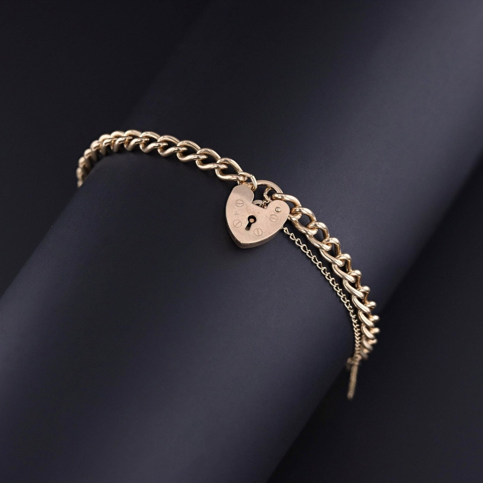 Vintage Heart Padlock Bracelet of 9ct Gold - Trademark Antiques