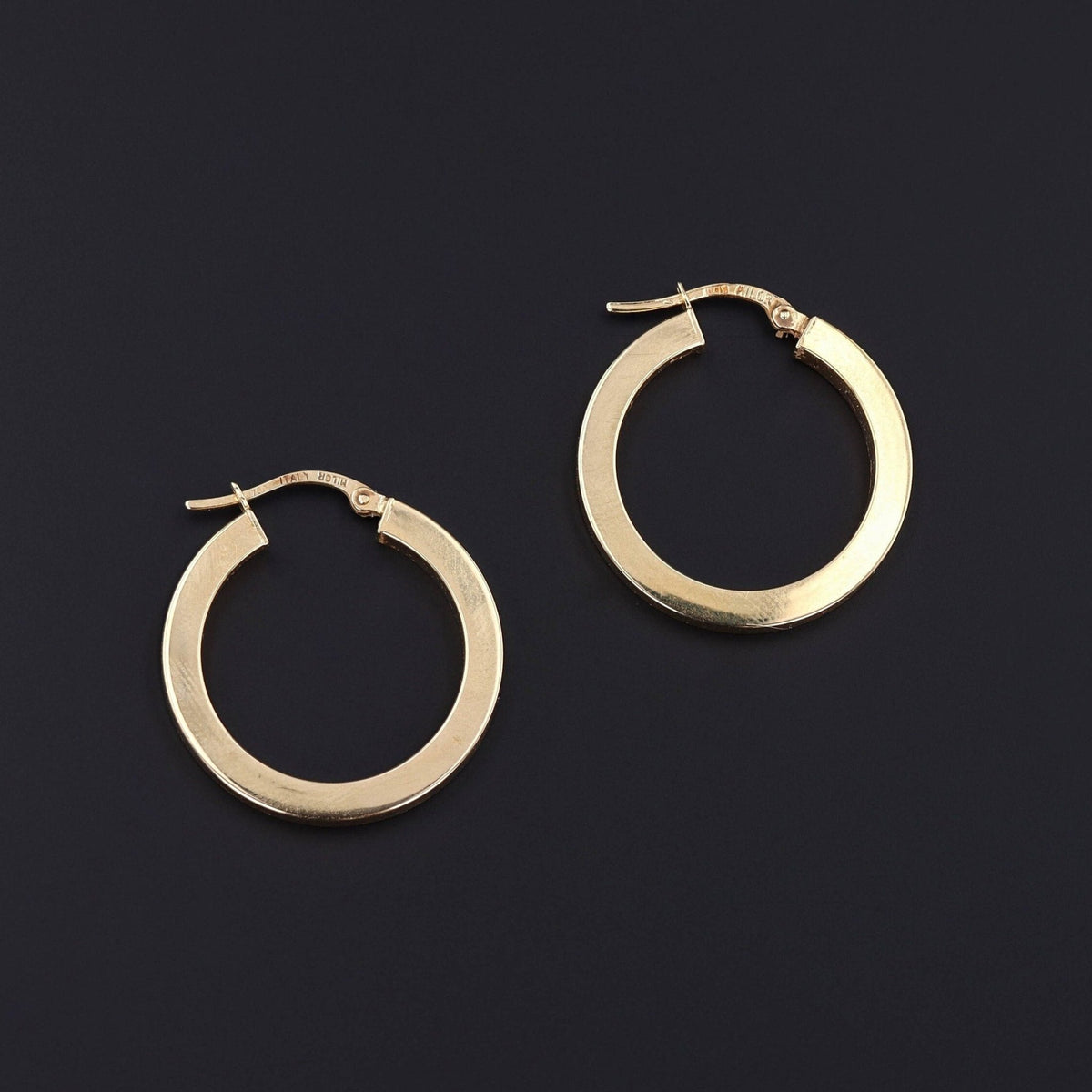 Vintage Hoop Earrings of 18k Gold - Trademark Antiques