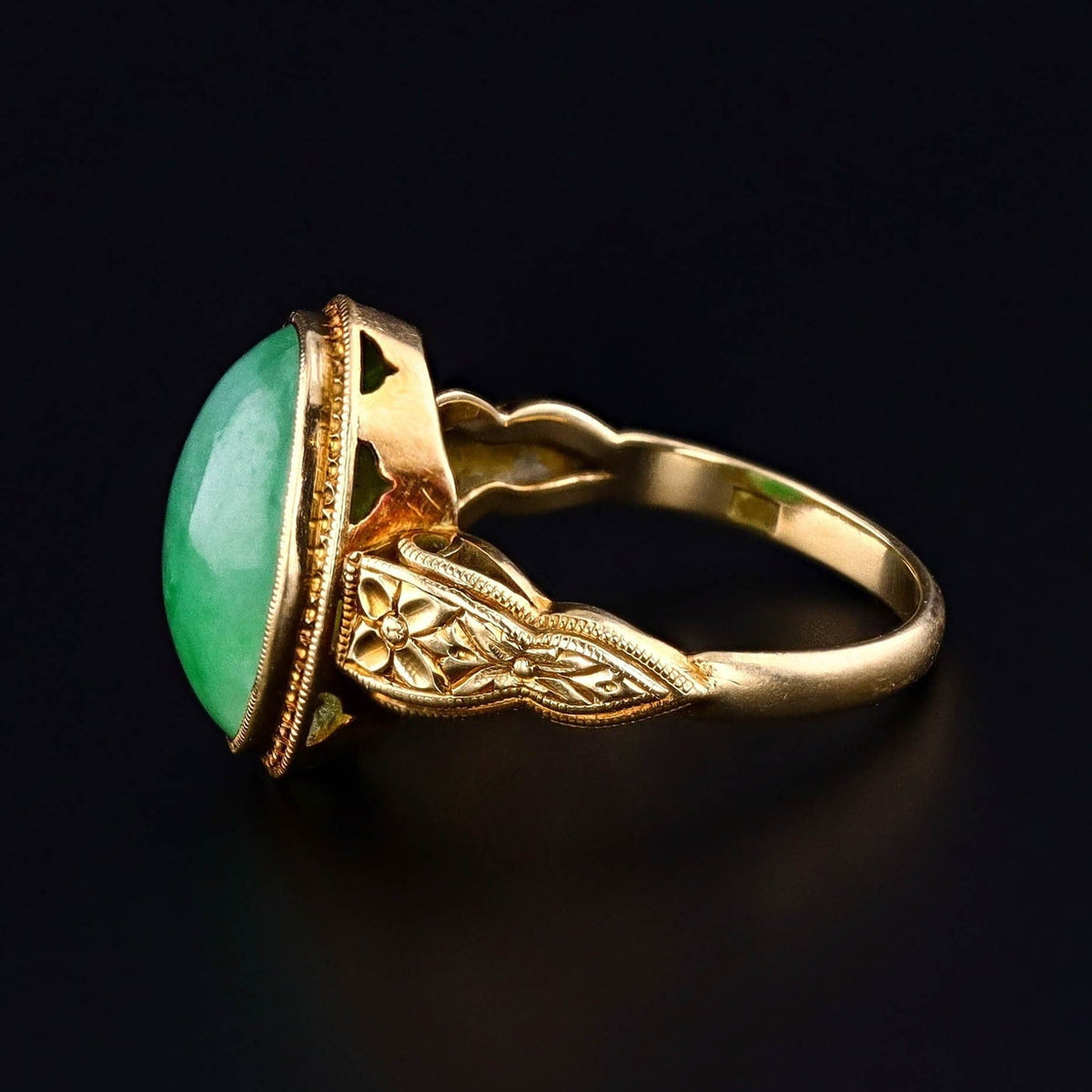 Vintage Jadite Jade Ring of 18k Gold - Trademark Antiques