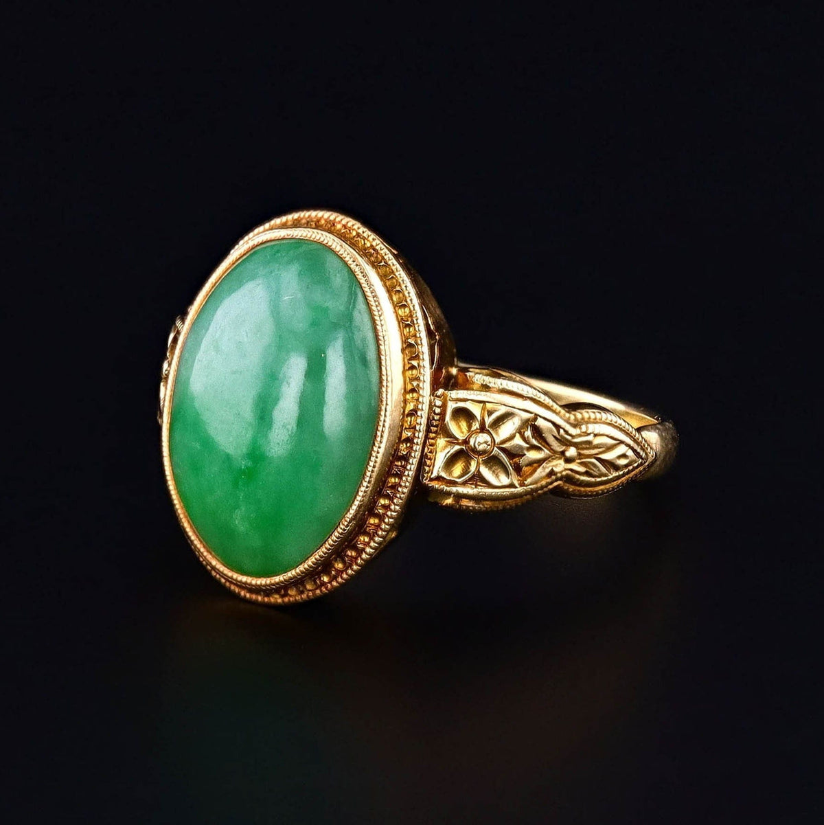 Vintage Jadite Jade Ring of 18k Gold - Trademark Antiques