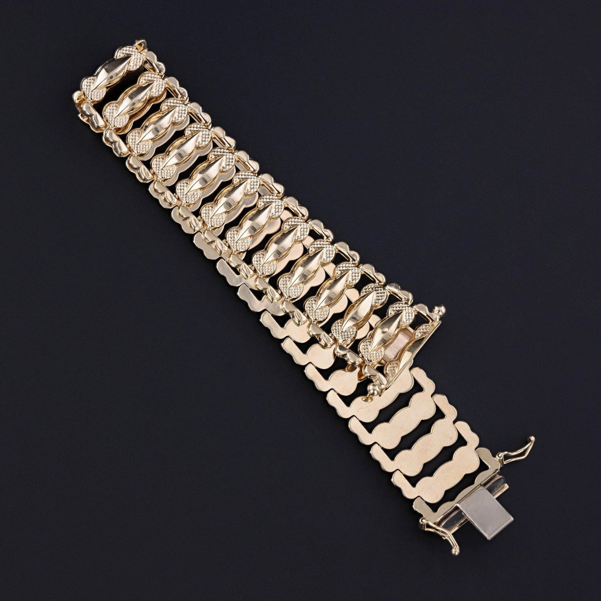 Vintage Link Bracelet of 14k Gold - Trademark Antiques