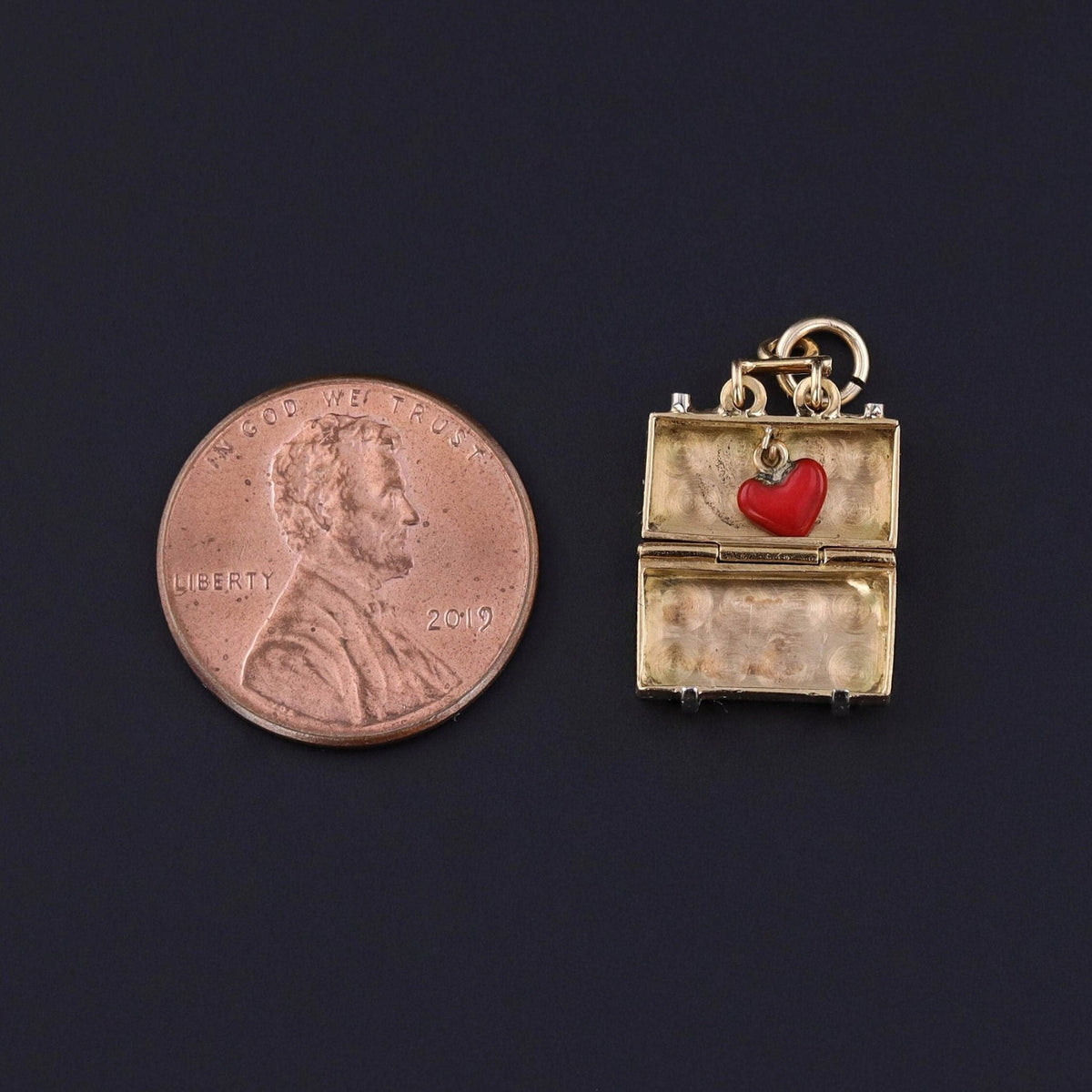 Vintage Movable Heart in Suitcase Charm of 18k Gold - Trademark Antiques