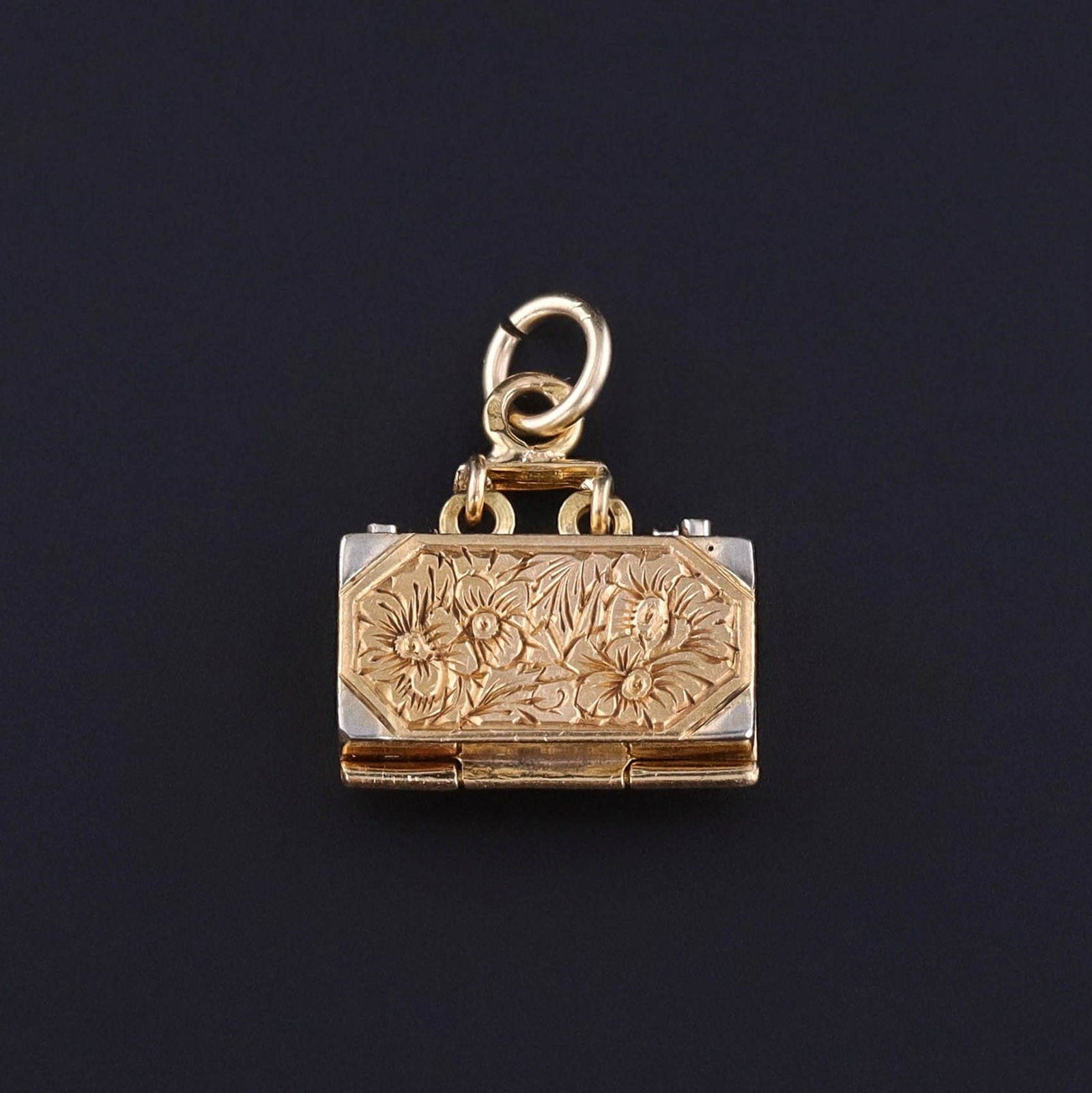 Vintage Movable Heart in Suitcase Charm of 18k Gold - Trademark Antiques