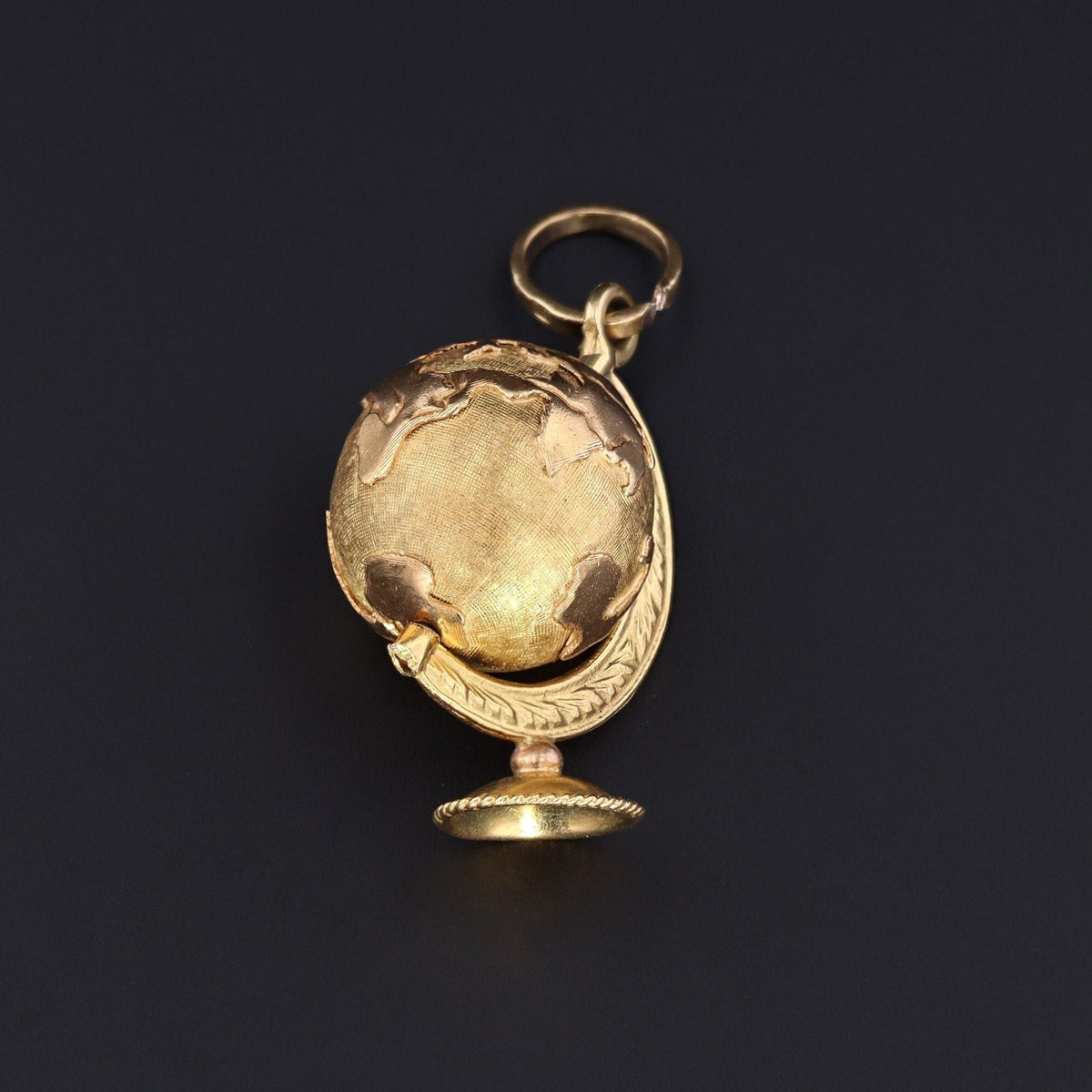 Vintage Moveable Globe Pendant of 18k Gold - Trademark Antiques