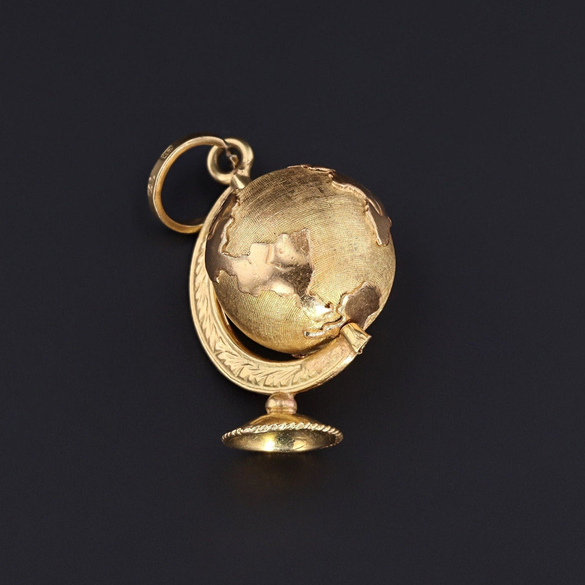 Vintage Moveable Globe Pendant of 18k Gold - Trademark Antiques