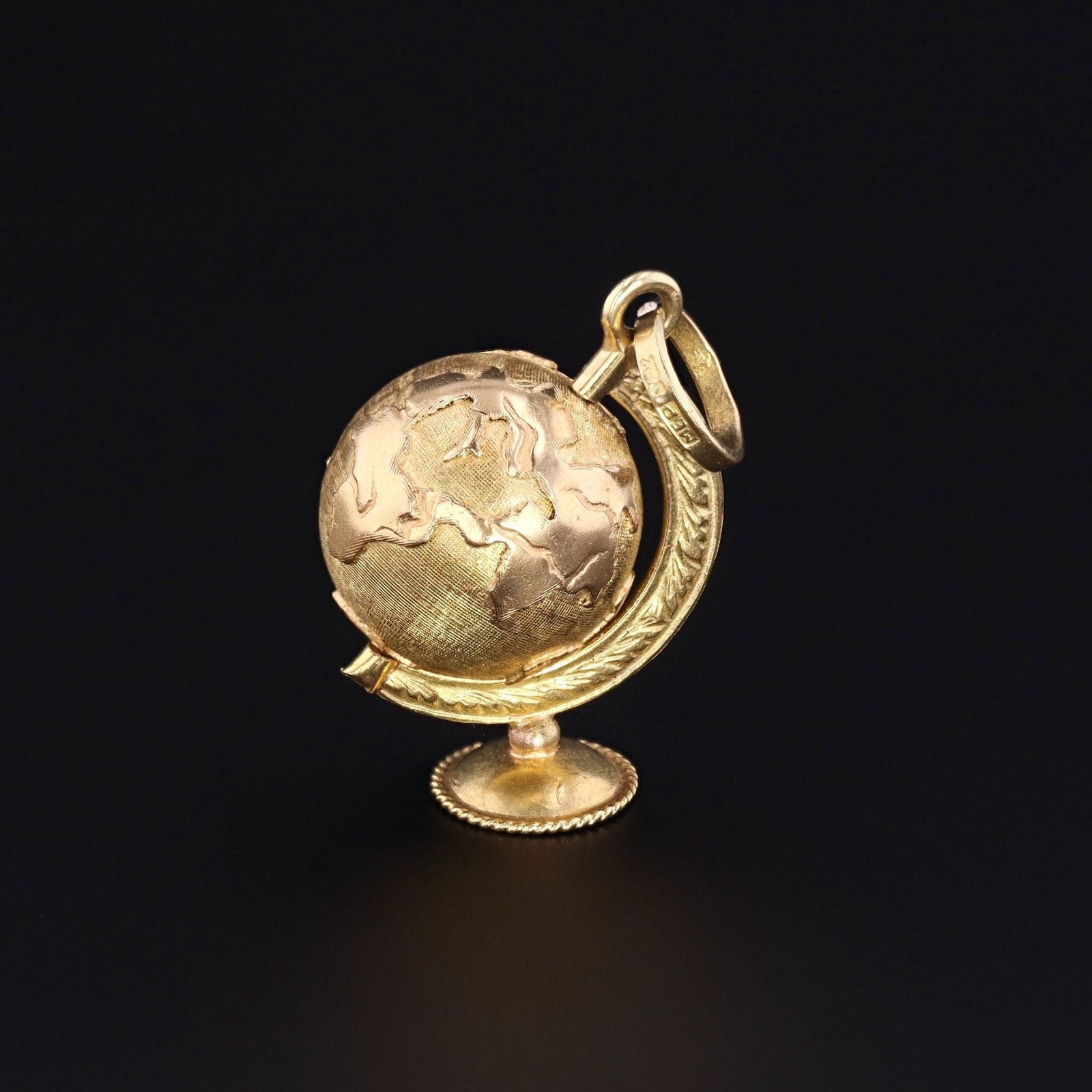 Vintage Moveable Globe Pendant of 18k Gold - Trademark Antiques