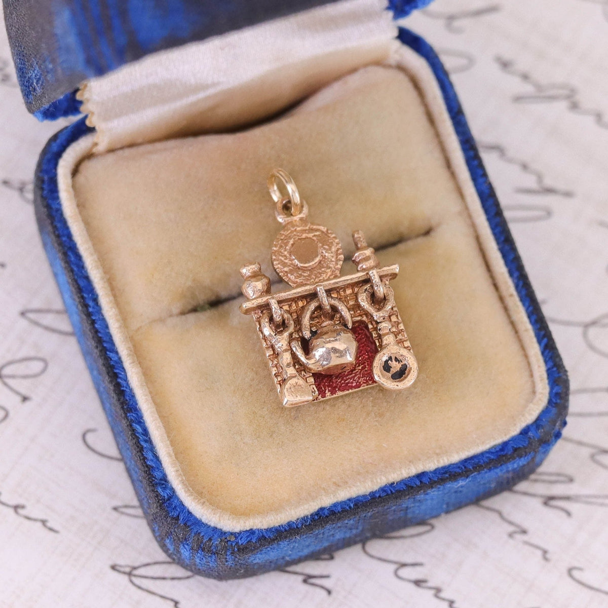 Vintage Moveable Hearth Charm of 14k Gold - Trademark Antiques