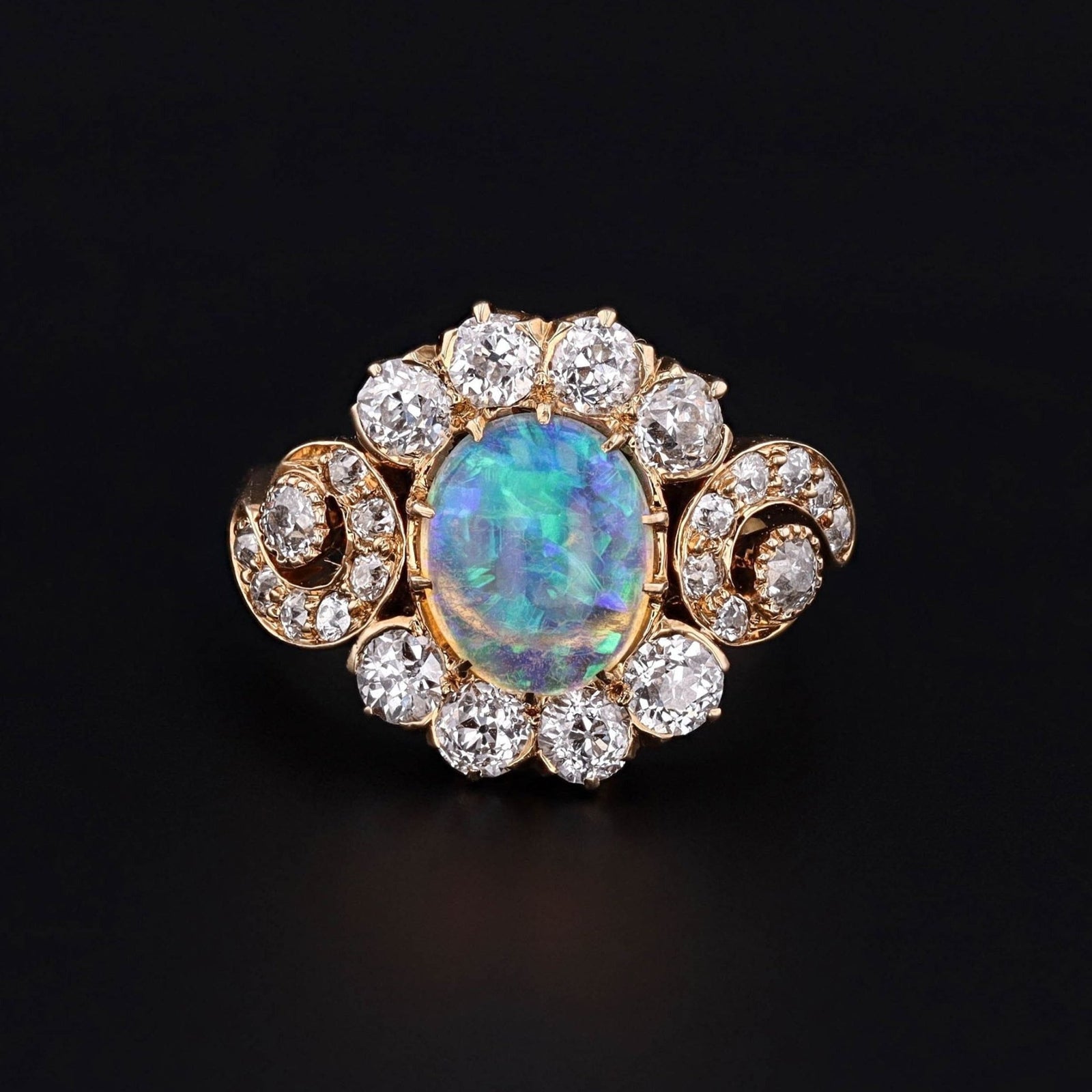 Vintage Opal and Diamond Ring of 18k Gold - Trademark Antiques