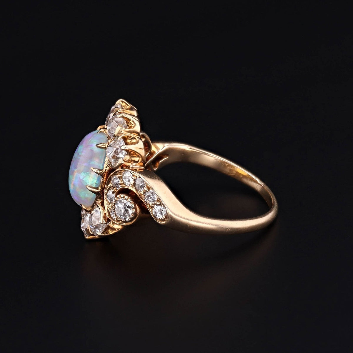 Vintage Opal and Diamond Ring of 18k Gold - Trademark Antiques