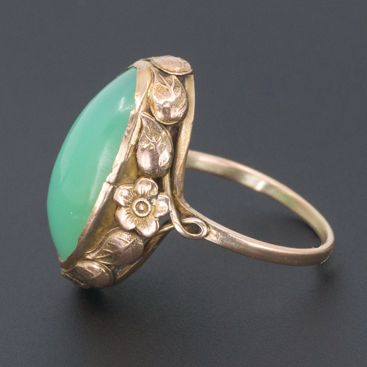 Vintage Oval Chrysoprase Ring of 14k Gold - Trademark Antiques