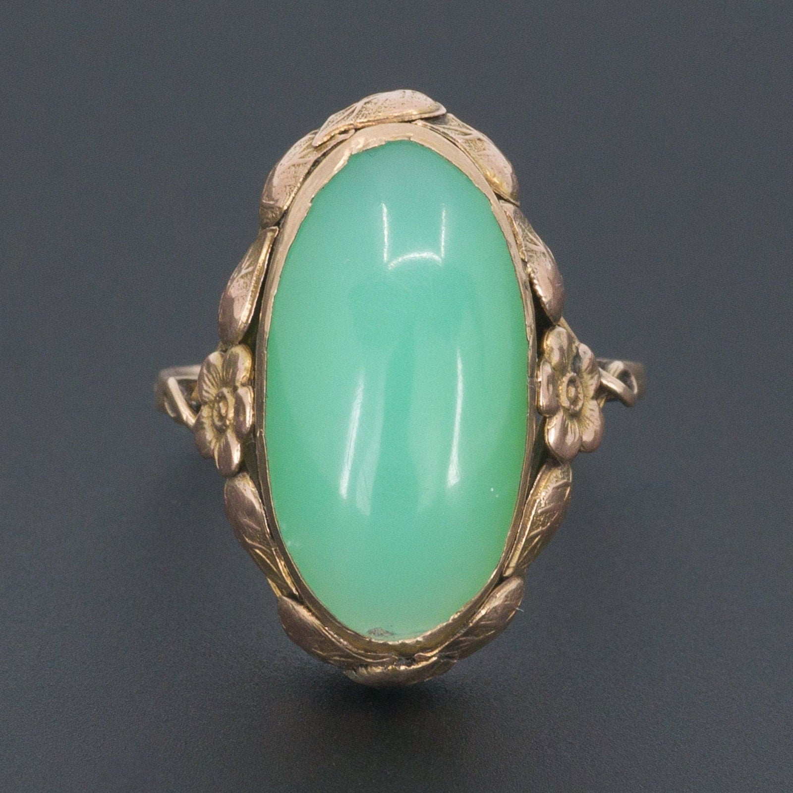 Vintage Oval Chrysoprase Ring of 14k Gold - Trademark Antiques