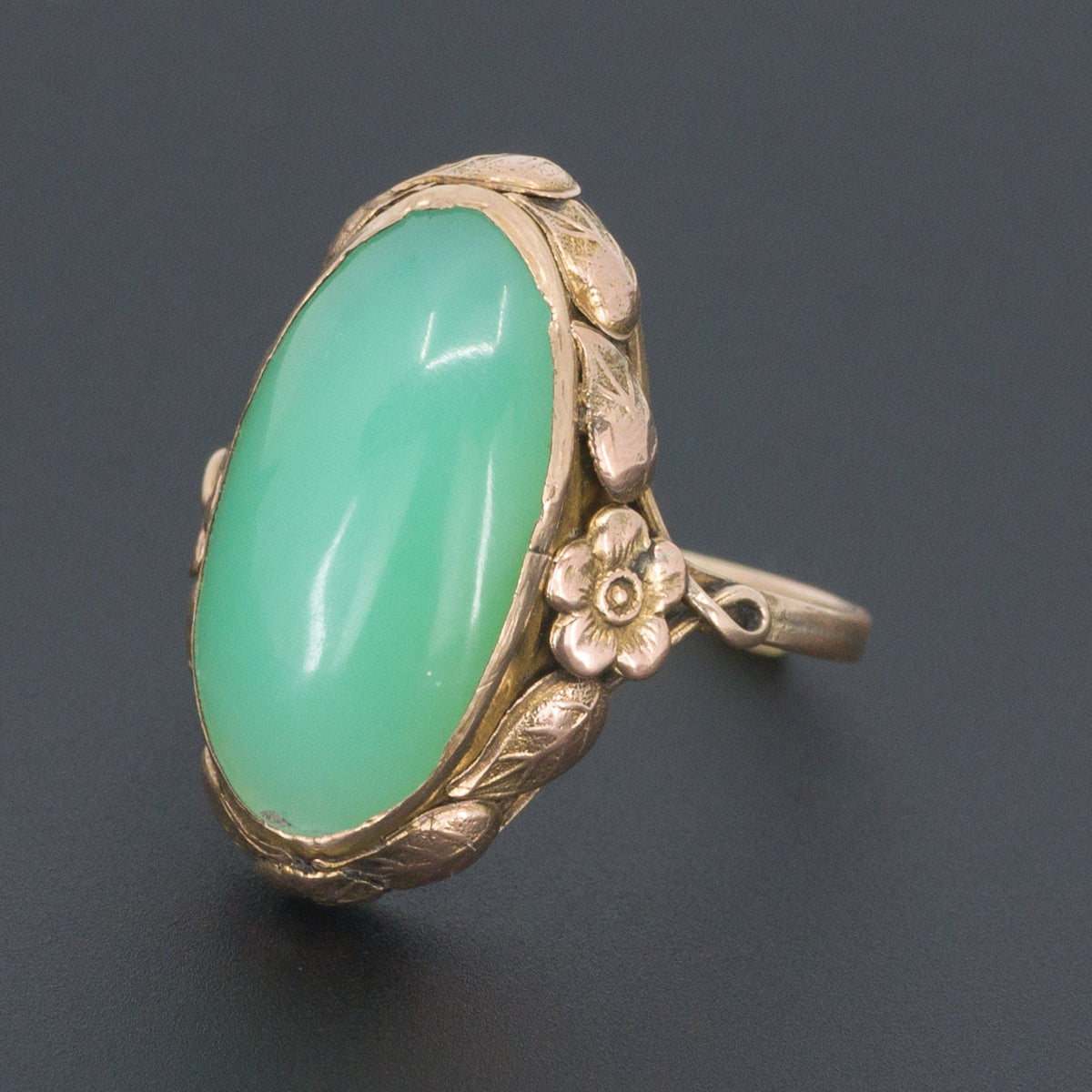 Vintage Oval Chrysoprase Ring of 14k Gold - Trademark Antiques