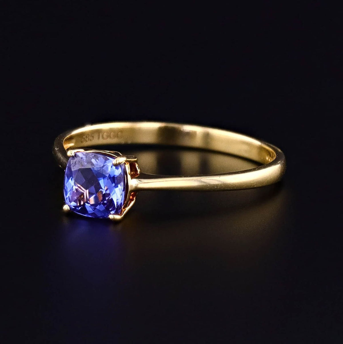 Vintage Tanzanite Ring of 14k Gold - Trademark Antiques