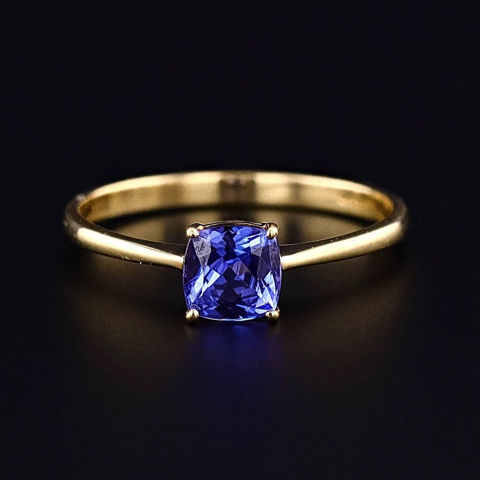 Vintage Tanzanite Ring of 14k Gold - Trademark Antiques